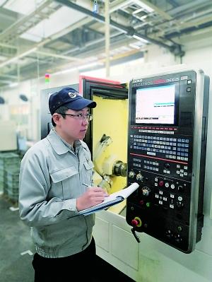 許建柱 以智能系統守護口罩生產線，創新支付結算助力不斷供